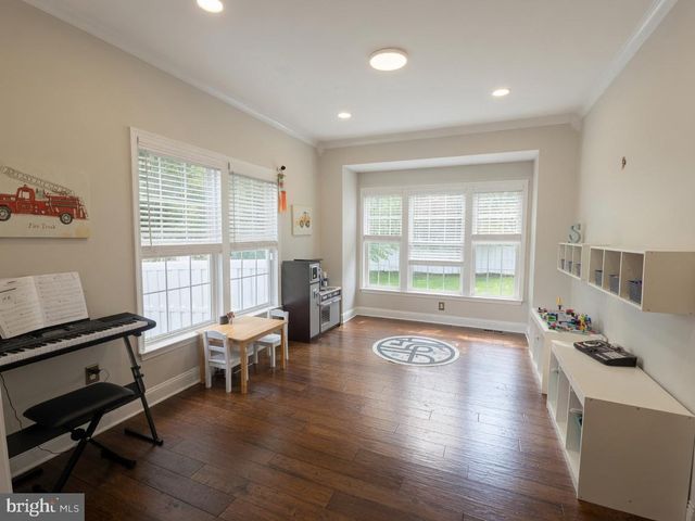 10 AVALON RD, Pennington, NJ 08534