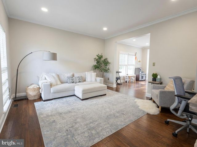 10 AVALON RD, Pennington, NJ 08534