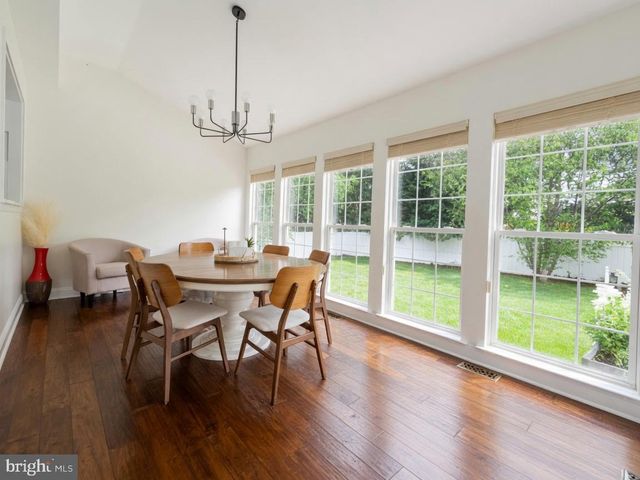 10 AVALON RD, Pennington, NJ 08534
