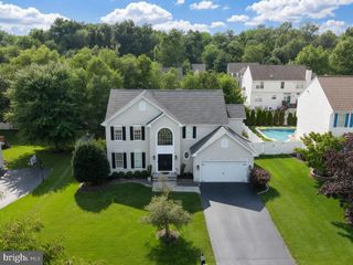10 AVALON RD, Pennington, NJ 08534