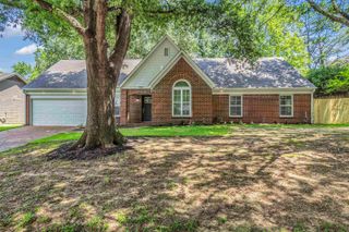 978 HUNTERS POINT DR, Memphis, TN 38018