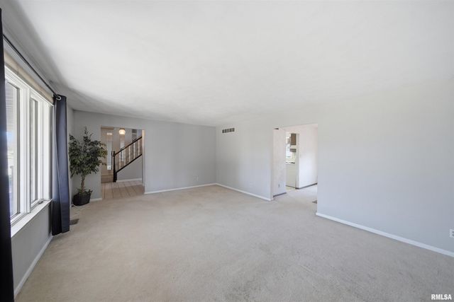 4609 W LYNNHURST Drive, Peoria, IL 61615