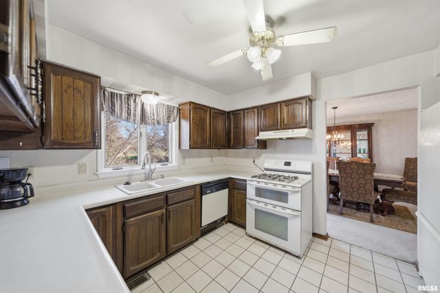 4609 W LYNNHURST Drive, Peoria, IL 61615