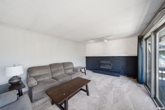 4609 W LYNNHURST Drive, Peoria, IL 61615