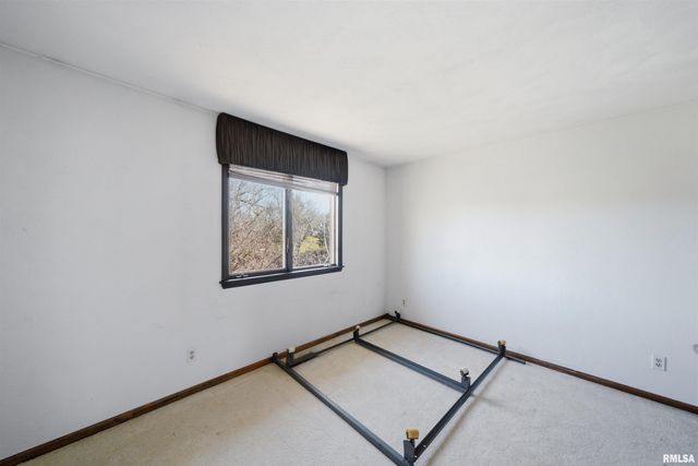 4609 W LYNNHURST Drive, Peoria, IL 61615