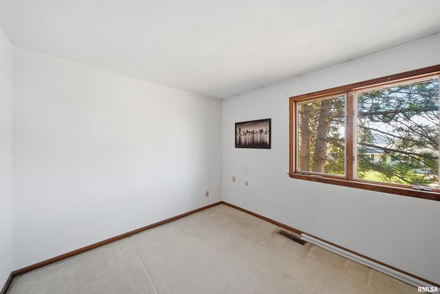 4609 W LYNNHURST Drive, Peoria, IL 61615