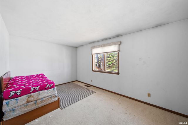 4609 W LYNNHURST Drive, Peoria, IL 61615