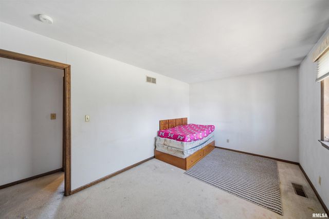 4609 W LYNNHURST Drive, Peoria, IL 61615