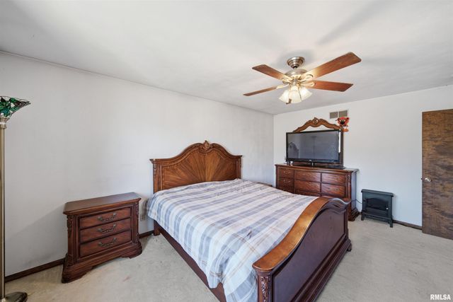 4609 W LYNNHURST Drive, Peoria, IL 61615