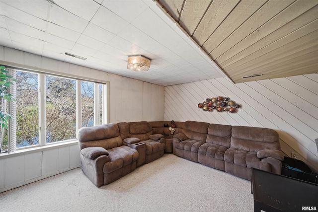 4609 W LYNNHURST Drive, Peoria, IL 61615