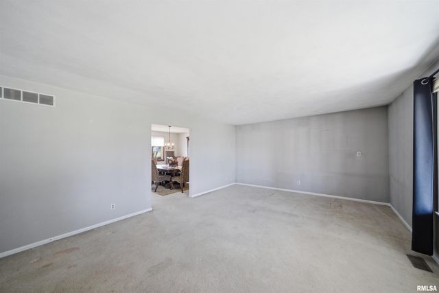 4609 W LYNNHURST Drive, Peoria, IL 61615