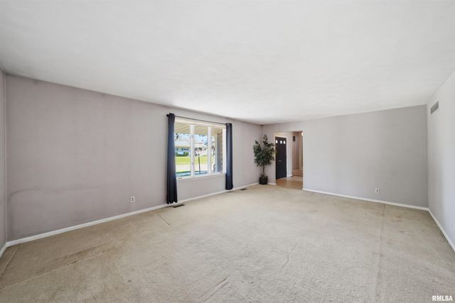 4609 W LYNNHURST Drive, Peoria, IL 61615