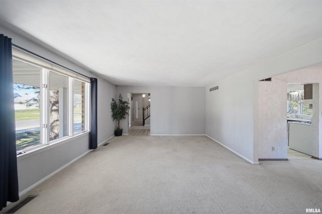 4609 W LYNNHURST Drive, Peoria, IL 61615