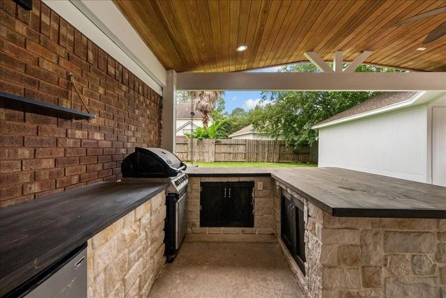 1907 Sandy Schoals Drive, League City, TX 77573