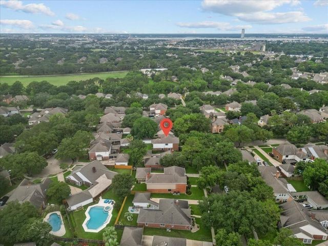 1907 Sandy Schoals Drive, League City, TX 77573