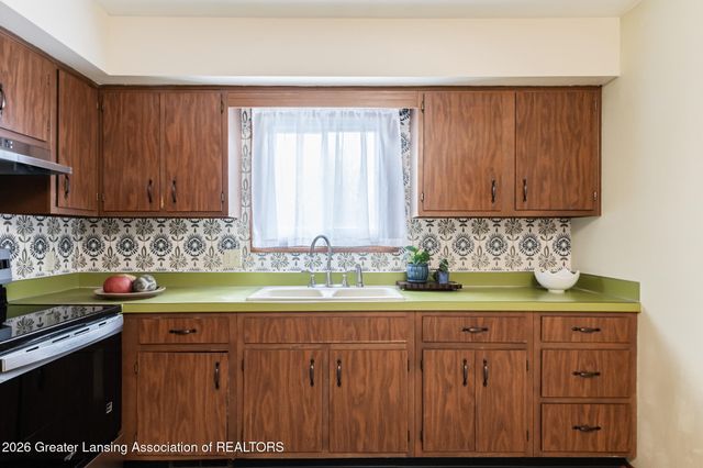 2111 Northwest Avenue, Lansing, MI 48906