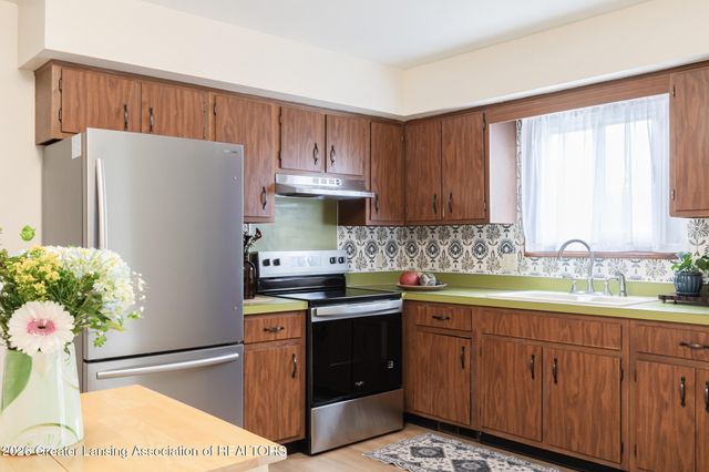 2111 Northwest Avenue, Lansing, MI 48906