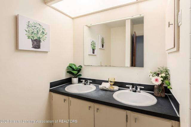 2111 Northwest Avenue, Lansing, MI 48906