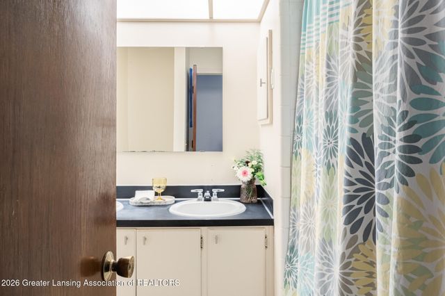 2111 Northwest Avenue, Lansing, MI 48906