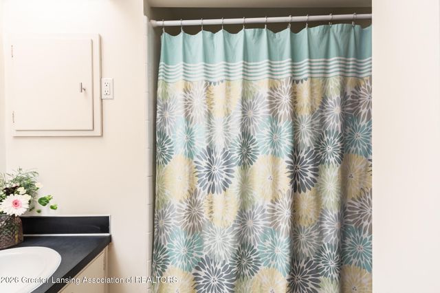 2111 Northwest Avenue, Lansing, MI 48906