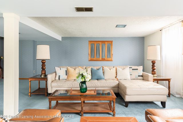 2111 Northwest Avenue, Lansing, MI 48906