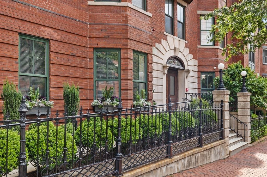 75 Clarendon St 505, Boston, MA 02116