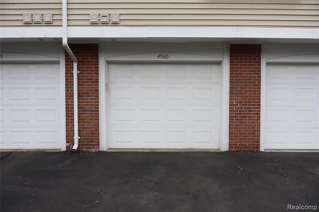 4580 Berkshire Drive, Sterling Heights, MI 48314