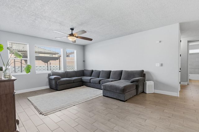 4400 Skyline Loop NE, Rio Rancho, NM 87144
