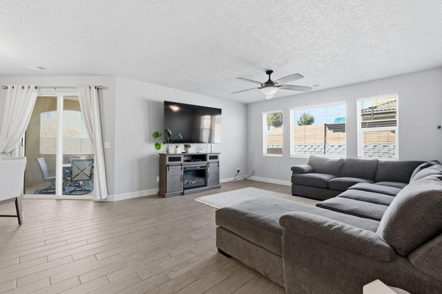 4400 Skyline Loop NE, Rio Rancho, NM 87144