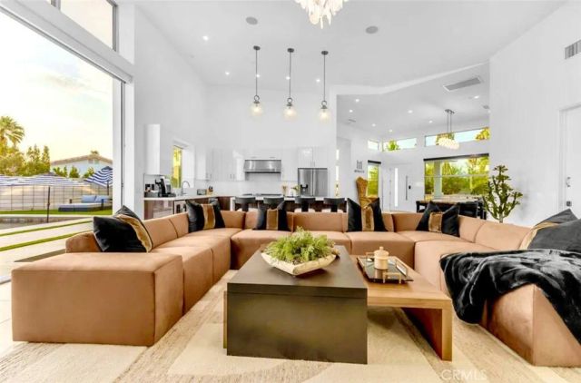 2100 E Sahara Road, Palm Springs, CA 92262