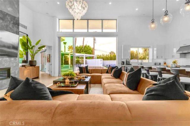 2100 E Sahara Road, Palm Springs, CA 92262