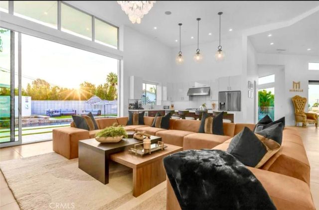 2100 E Sahara Road, Palm Springs, CA 92262