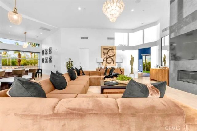 2100 E Sahara Road, Palm Springs, CA 92262