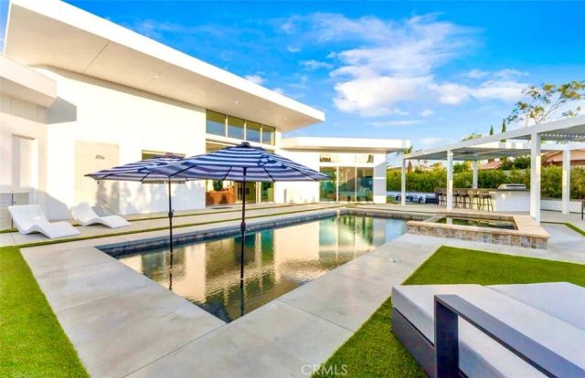 2100 E Sahara Road, Palm Springs, CA 92262