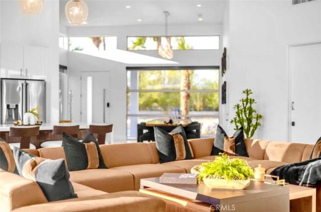 2100 E Sahara Road, Palm Springs, CA 92262