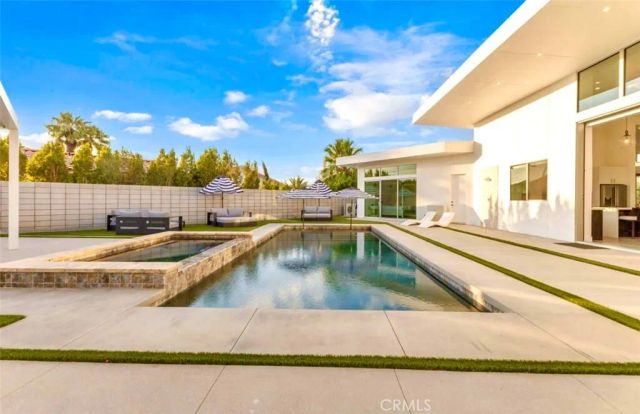 2100 E Sahara Road, Palm Springs, CA 92262