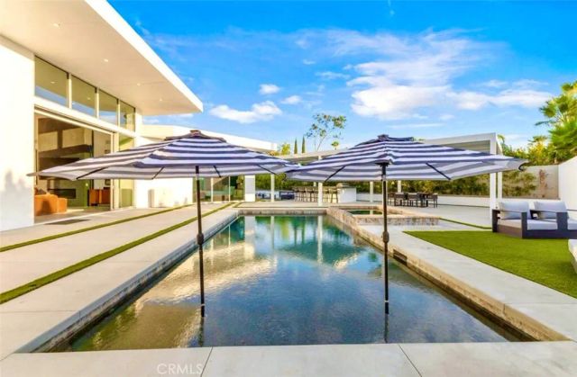 2100 E Sahara Road, Palm Springs, CA 92262