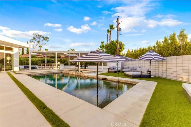 2100 E Sahara Road, Palm Springs, CA 92262