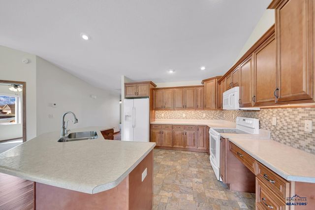 2960 OLIVE GROVE CT, Rapid City, SD 57703