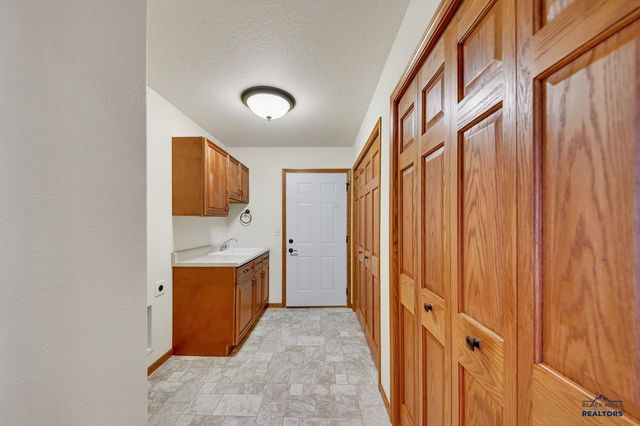 2960 OLIVE GROVE CT, Rapid City, SD 57703