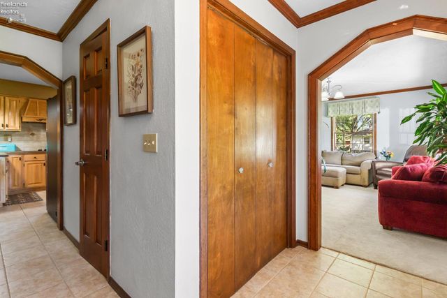 47568 Middle Ridge Road, Amherst, OH 44001