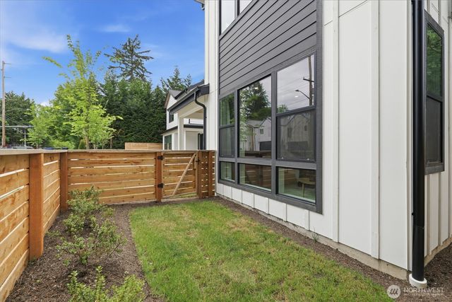 12426 NE 90th Street, Kirkland, WA 98033
