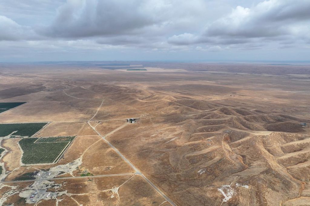 Image 1 of property listing at 0 Kecks Road, Lost Hills, CA 93249