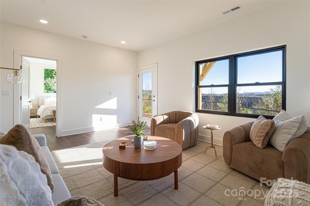 608 Storybook Villas Trail, Asheville, NC 28804