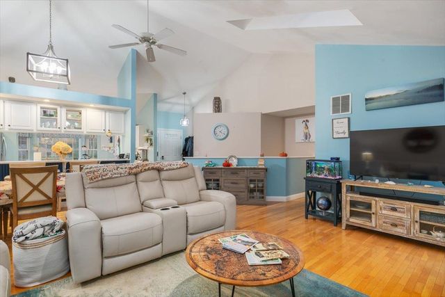 40 Cricket Hill Road, East Kingston, NH 03827