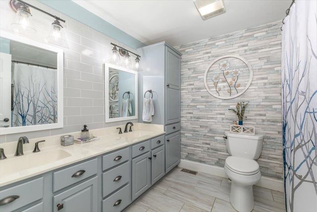 40 Cricket Hill Road, East Kingston, NH 03827