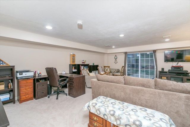 40 Cricket Hill Road, East Kingston, NH 03827