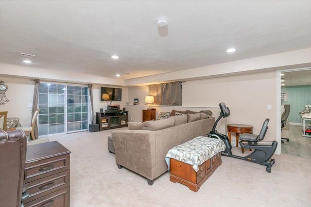 40 Cricket Hill Road, East Kingston, NH 03827