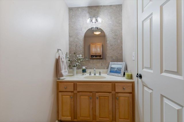 40 Cricket Hill Road, East Kingston, NH 03827