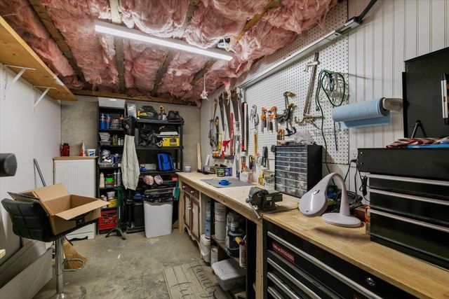 40 Cricket Hill Road, East Kingston, NH 03827